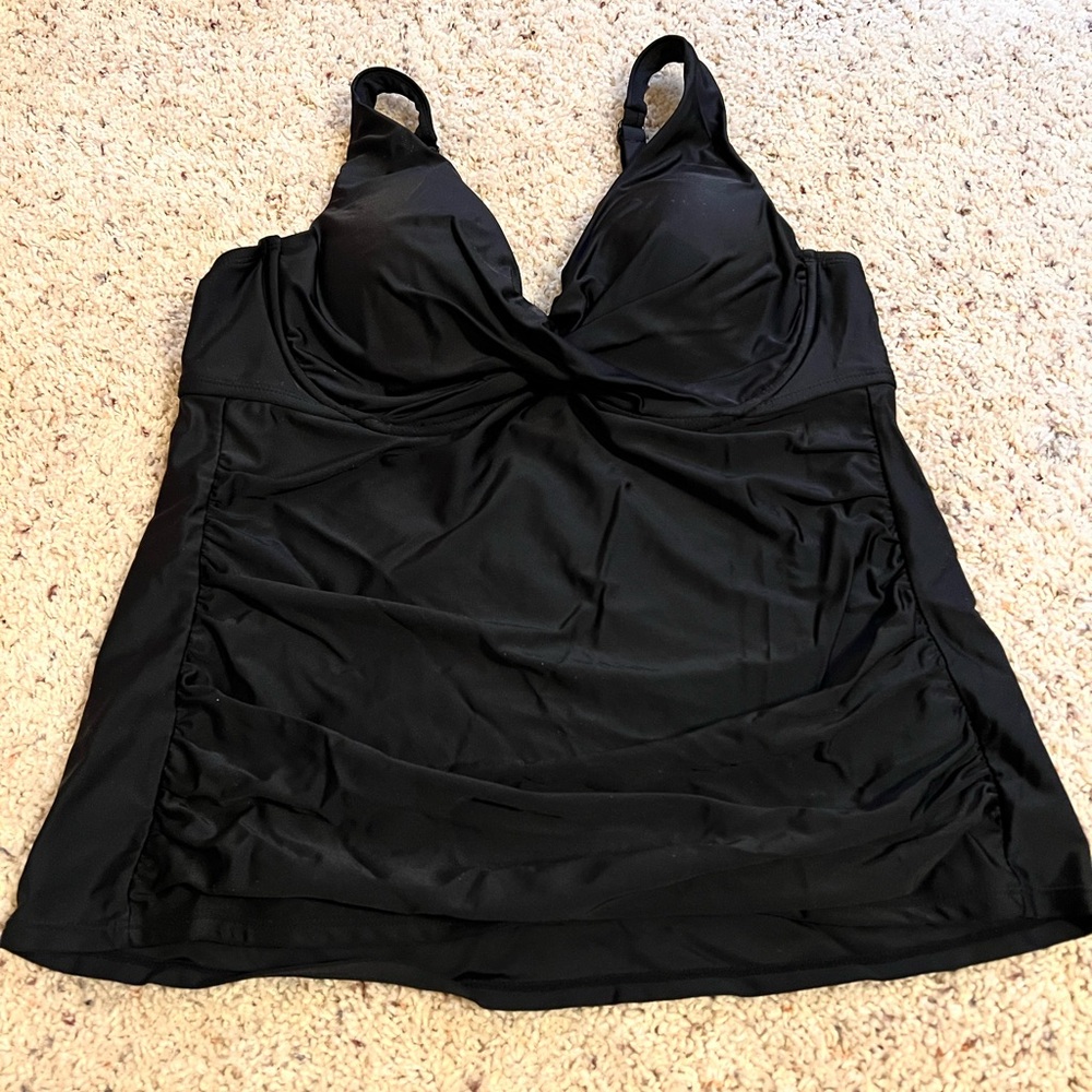 Black tank top top.